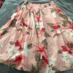 Philosophy skirt with pockets!